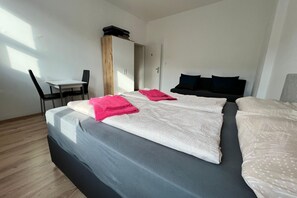 4 bedrooms, iron/ironing board, WiFi, bed sheets