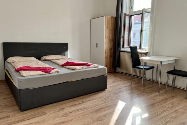 4 bedrooms, WiFi, bed sheets