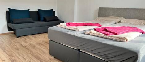4 chambres, fer et planche à repasser, Wi-Fi, draps fournis