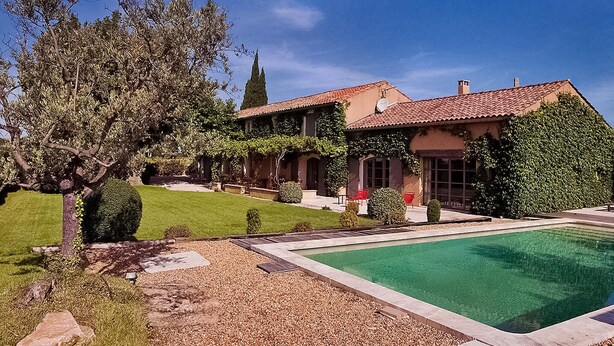 A two-story house with a swimming pool, surrounded by well-maintained lawns and hedges. - Amazing home in Violes (Violes)