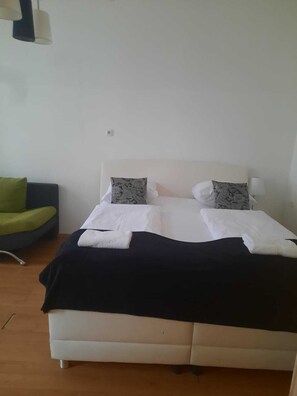 2 室のベッドルーム、WiFi、ベッドシーツ