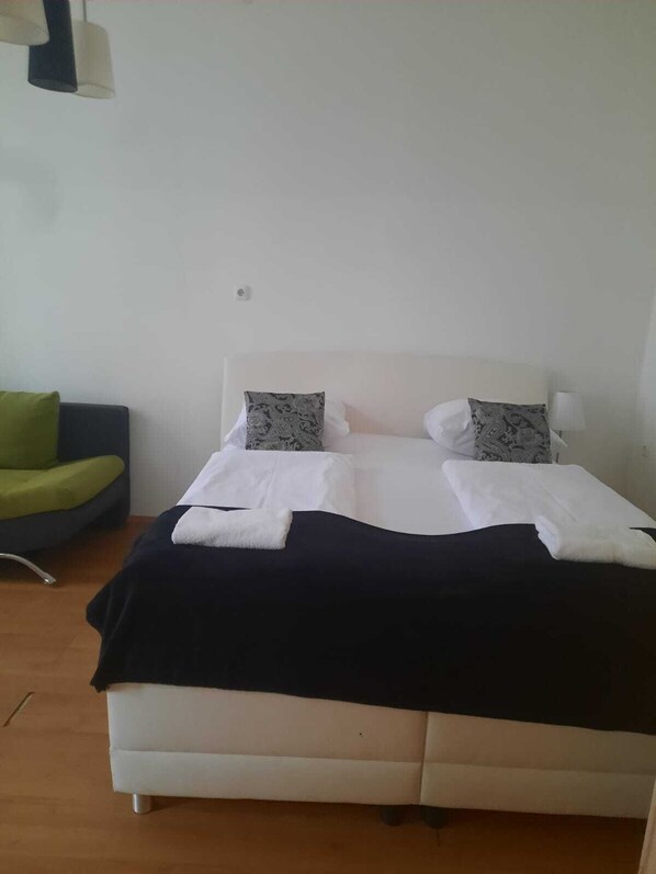 2 室のベッドルーム、WiFi、ベッドシーツ