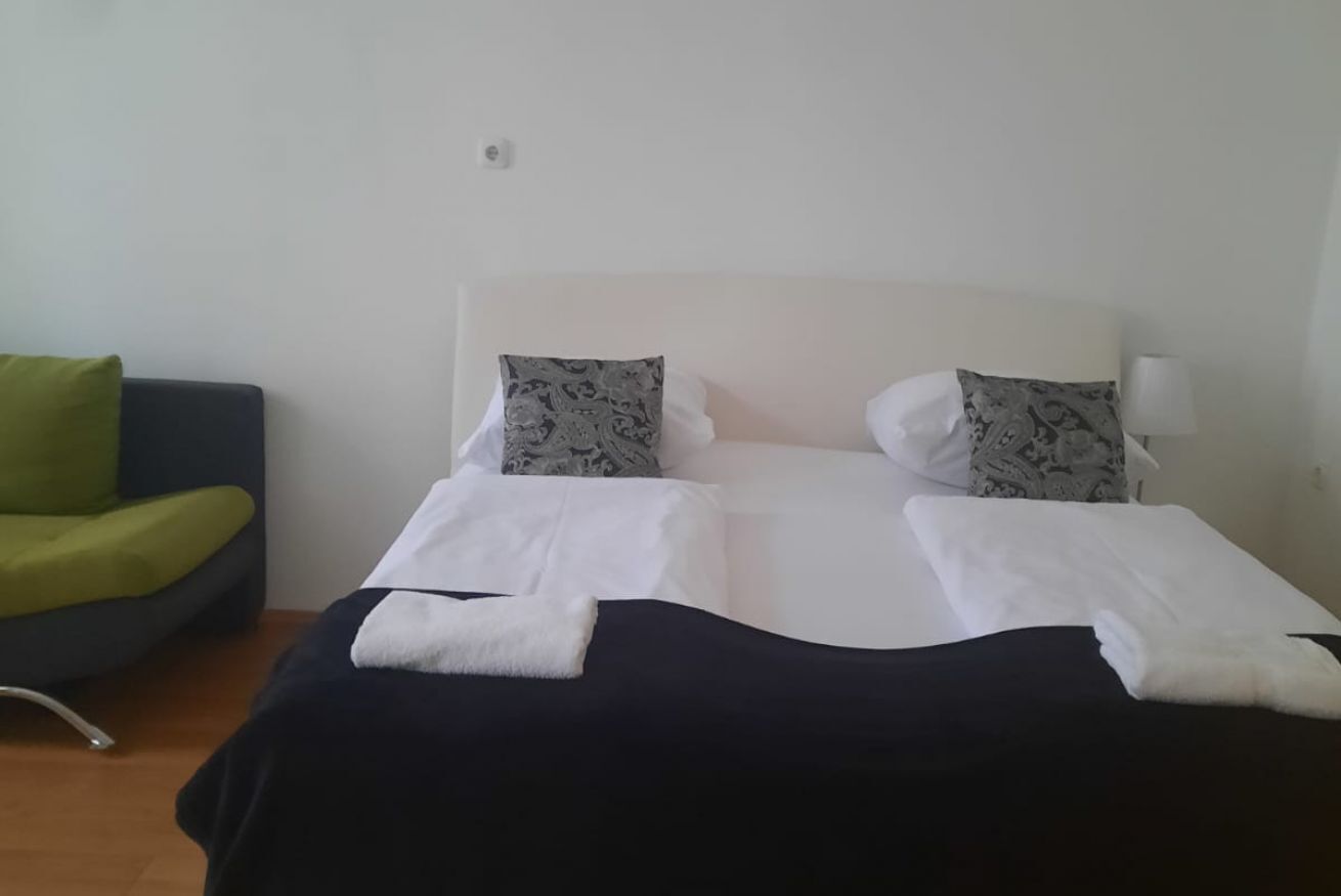 2 bedrooms, iron/ironing board, WiFi, bed sheets