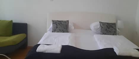 2 bedrooms, iron/ironing board, WiFi, bed sheets