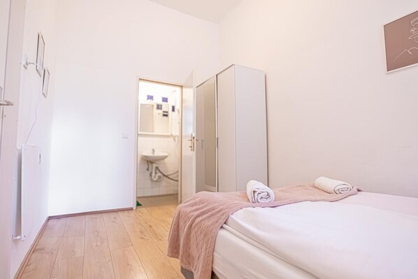 2 bedrooms, WiFi, bed sheets