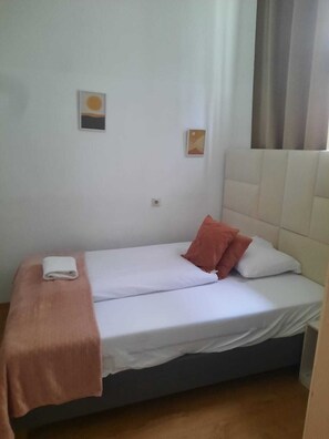 2 室のベッドルーム、WiFi、ベッドシーツ