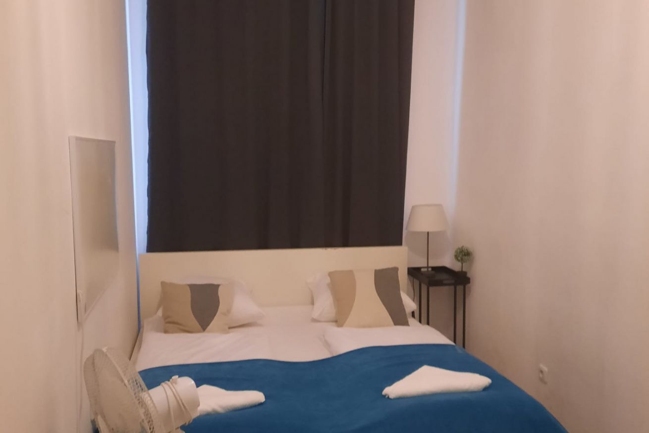 1 soverom, strykejern/-brett, wi-fi og sengetøy