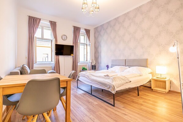1 bedroom, WiFi, bed sheets