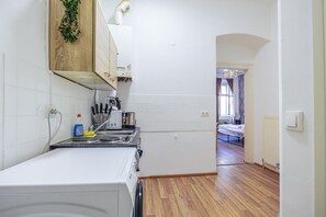 Microwave, oven, stovetop, cookware/dishes/utensils