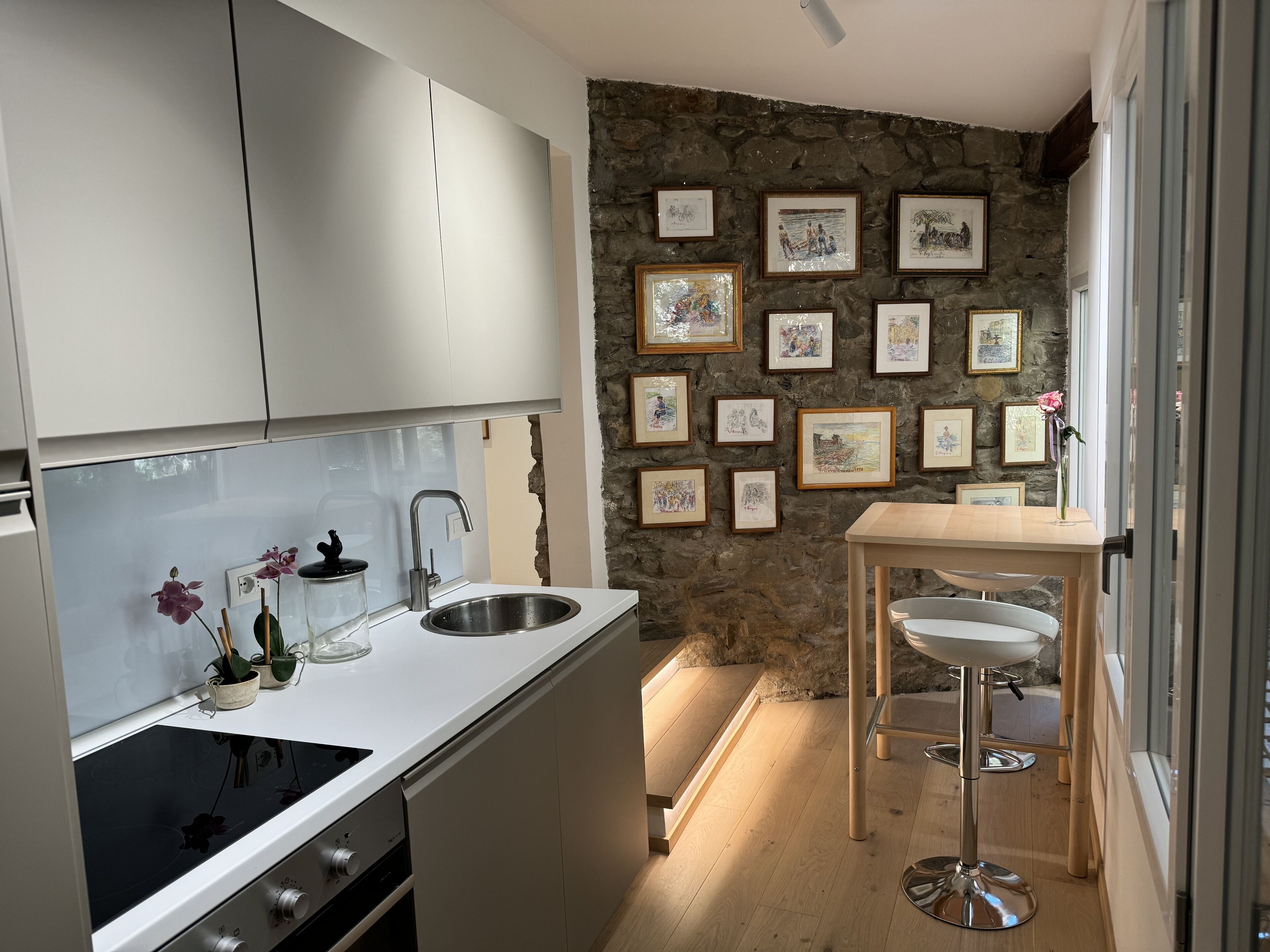 Microonde, forno, piano cottura, lavastoviglie