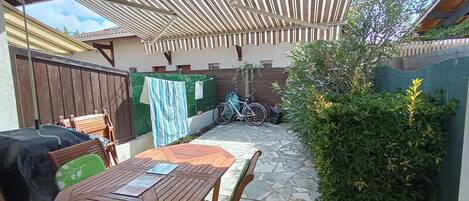 تناول الطعام بالخارج