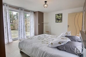 4 bedrooms, iron/ironing board, free WiFi, bed sheets - de Kermaçonnet - Runan (RUNAN)