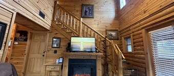 Bear Up the Creek: Located on a serene creek in the heart of the Smoky Mountains