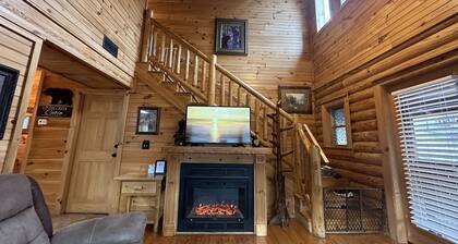 Bear Up the Creek: Located on a serene creek in the heart of the Smoky Mountains