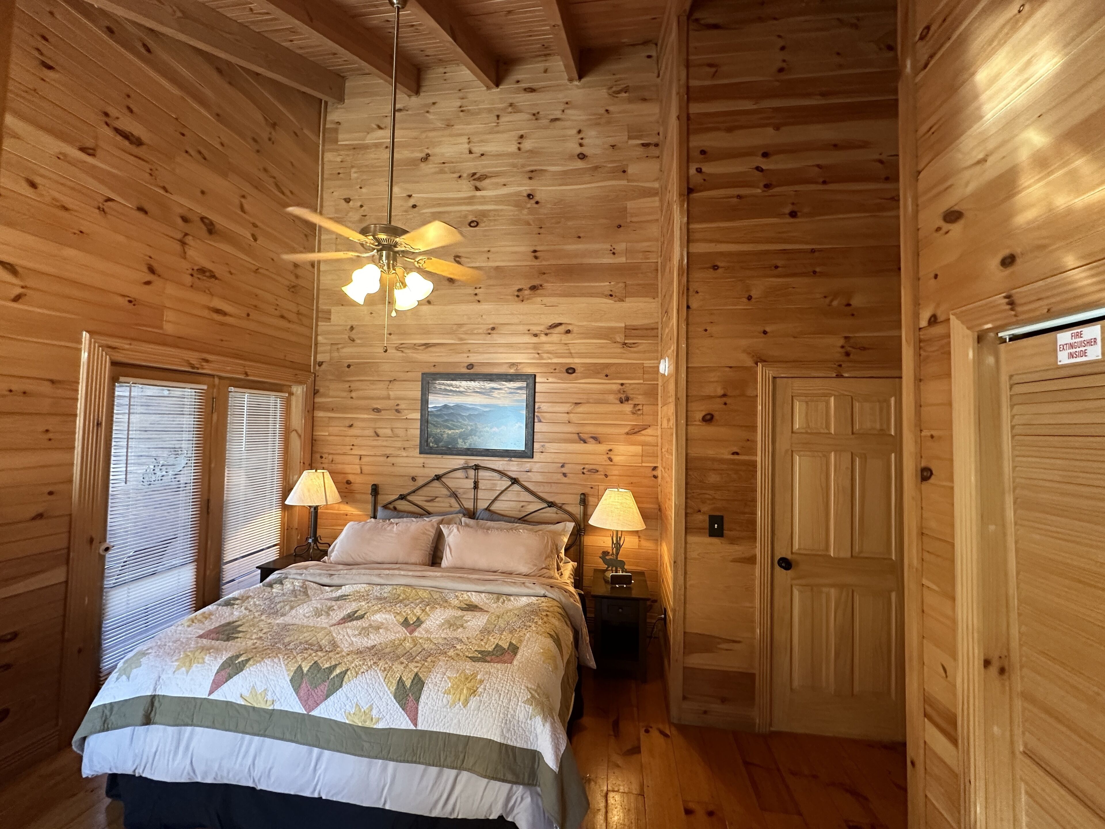 2 bedrooms, desk, travel cot, free WiFi