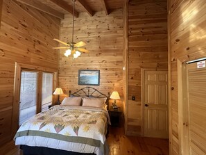 2 bedrooms, desk, travel crib, free WiFi