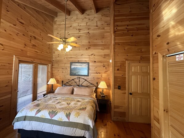 2 bedrooms, desk, travel cot, free WiFi