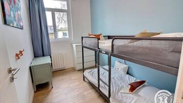 3 chambres, fer et planche à repasser, Wi-Fi gratuit, draps fournis