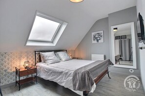 3 slaapkamers, een bureau, een strijkplank/strijkijzer, gratis wifi