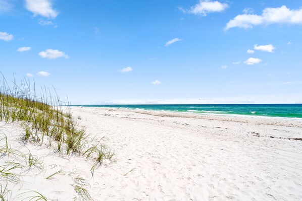 Beach nearby - Private Yard | Seasonal Beach Svc Included | My Beach Getaways (Pensacola Beach)