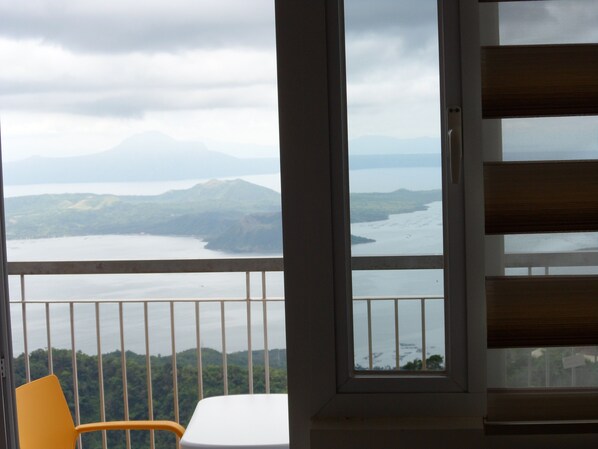 Apartamento luxo, vista para o lago | Terraço/pátio