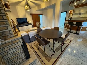 Dining - Centrally located 3 bedroom apartment in Limassol Cyprus (Limassol)