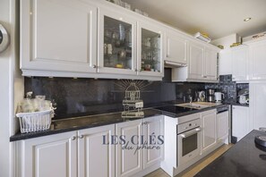 Fridge, oven, dishwasher, toaster