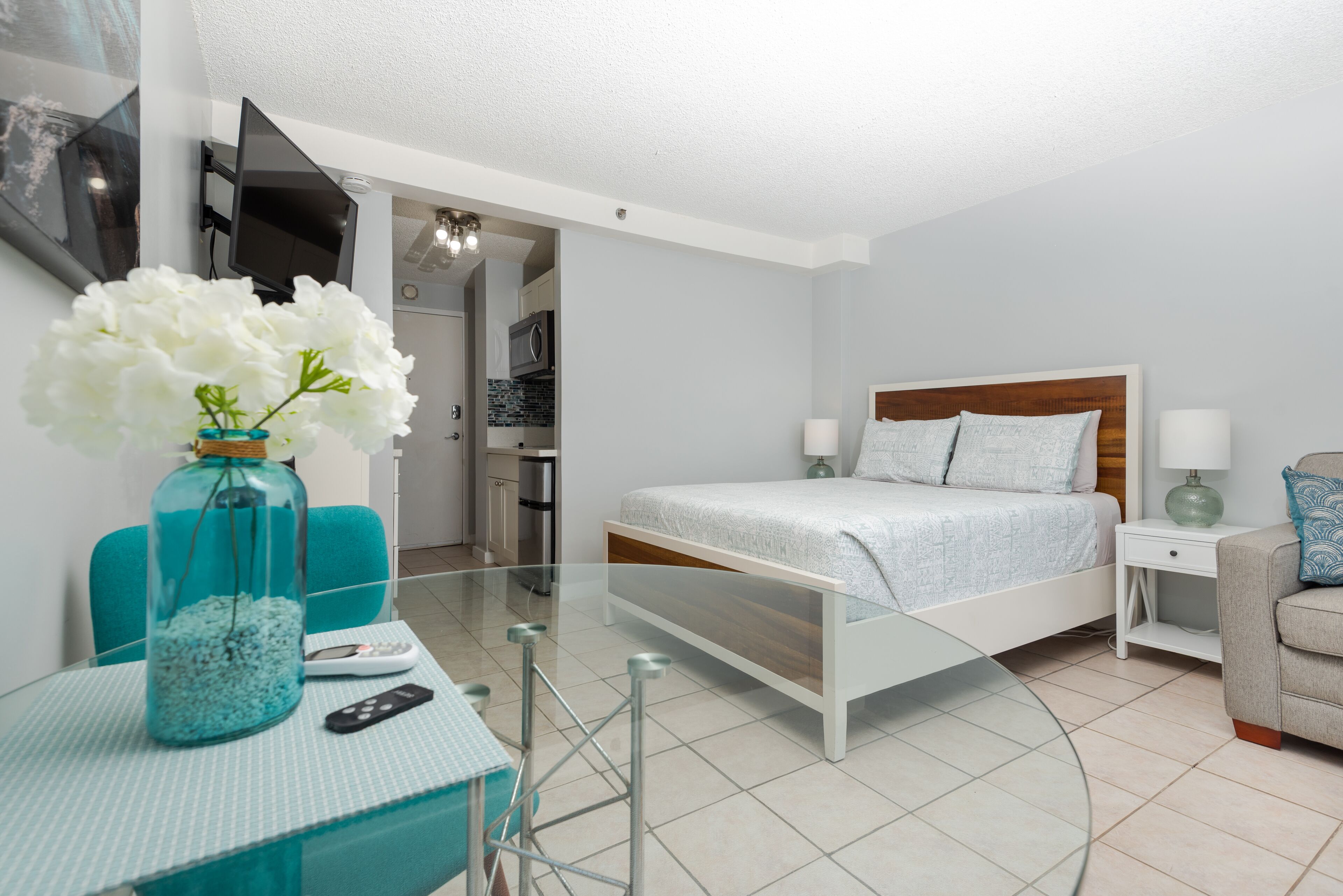 Iron/ironing board, free WiFi, bed sheets