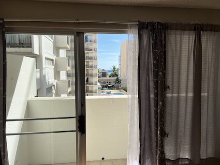 Studio in Waikiki- 3 Minute Walk to Waikiki Beach!