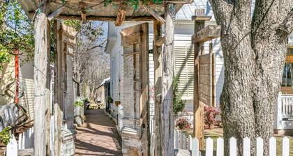 Centre St. Cottage | 1/1, King Bed, Mini Kitchen