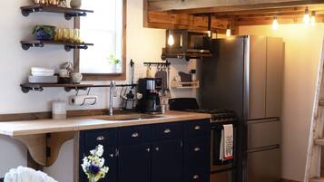 Refrigerador, microondas, horno y parrilla de estufa