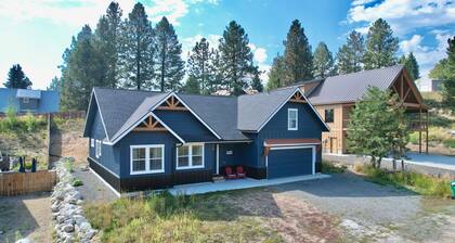 New Mountain Bluebird - walk to lake, golf, and town - game rm - family friendly - sleeps 14