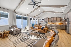 Smart-TV, Kamin, Videospiele, Tischfußball