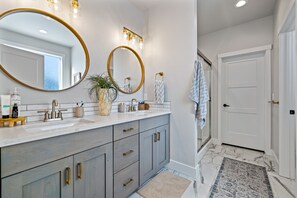 Shower, hair dryer, towels