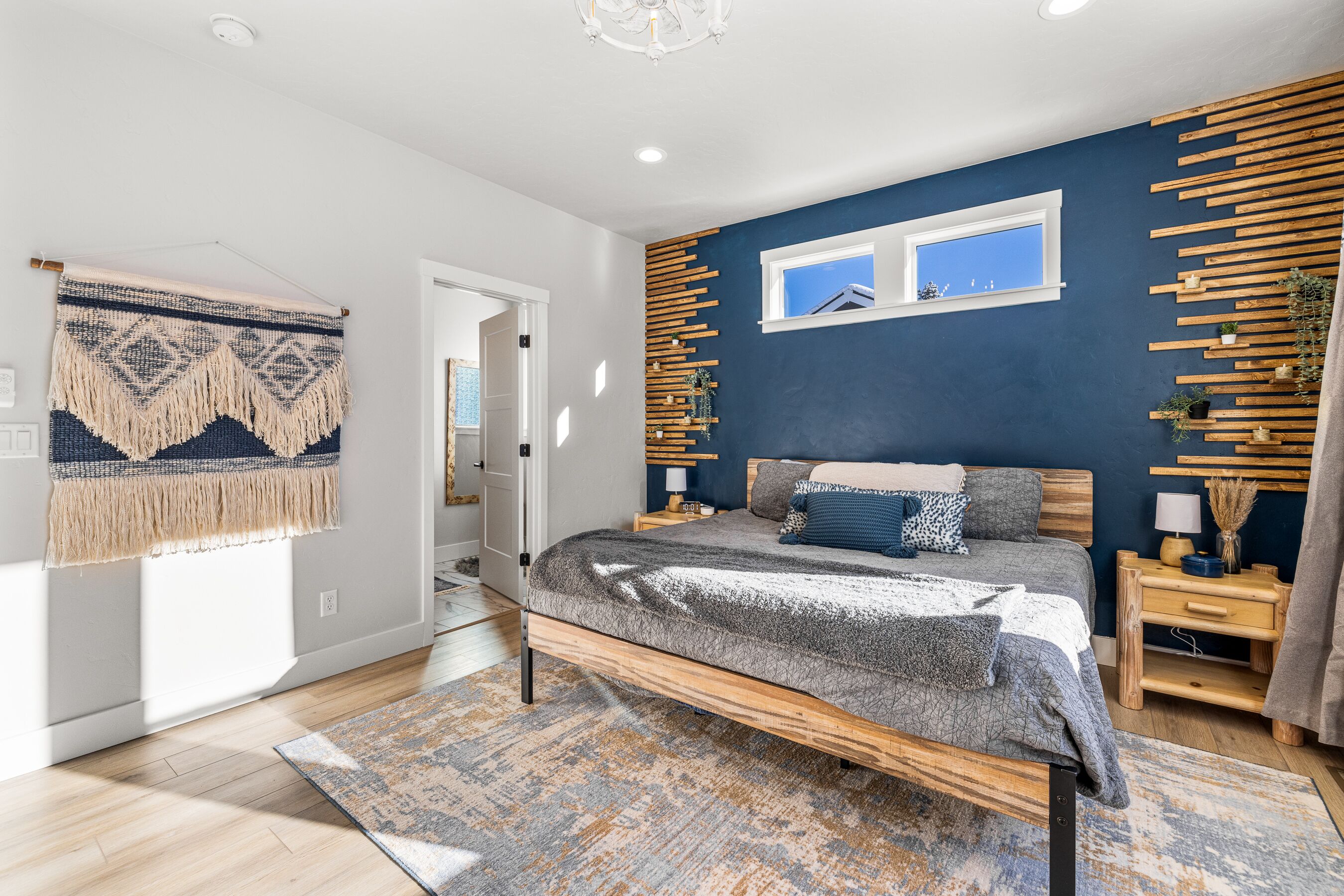 4 多间卧室、办公桌、免费 WiFi、床单