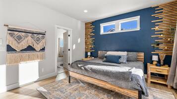 4 bedrooms, desk, free WiFi, bed sheets