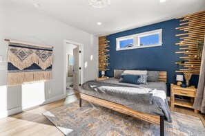 4 多间卧室、办公桌、免费 WiFi、床单