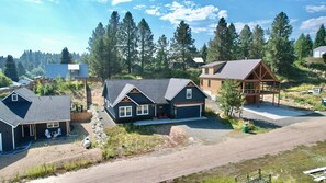 Exterior - Mountain Bluebird - walk to lake, golf, and town - game rm - family friendly - sleeps 14 (Cascade)