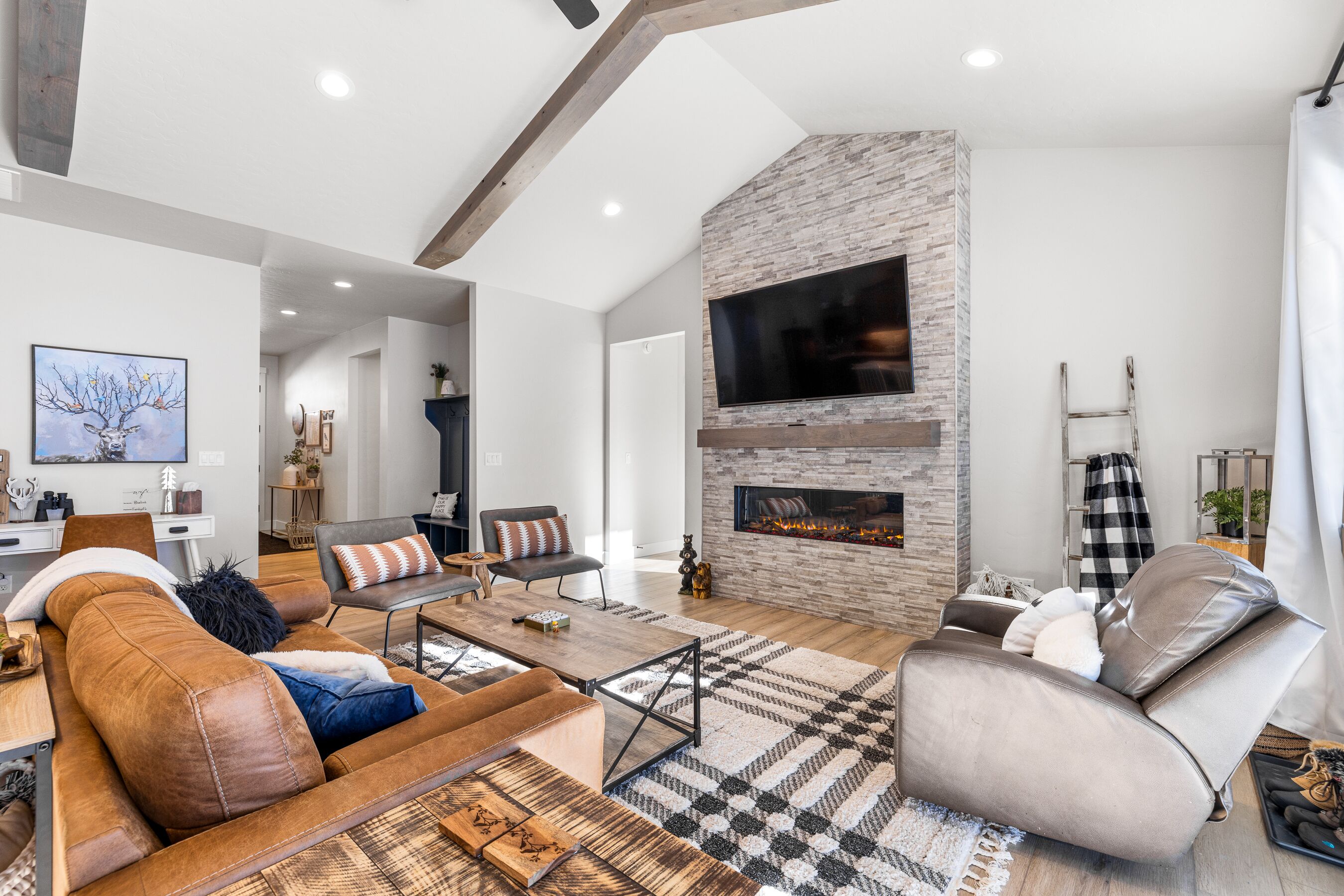 Televisor intel·ligent, llar de foc, videojocs i futbolí 