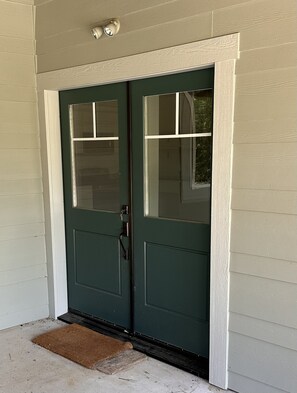 Exterior detail - Spacious 1-bedroom pet-friendly apartment in brilliant Nevada City (Nevada City)