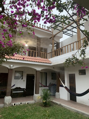 Spacious house 
15 people
8 minutes for Antigua Guatemala
Nice and Cozy