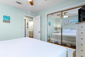 3 bedrooms, desk, iron/ironing board, free WiFi