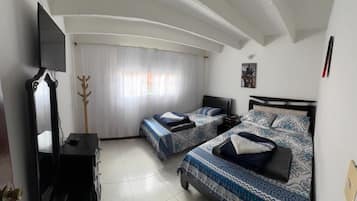 3 bedrooms, WiFi, bed sheets, wheelchair access