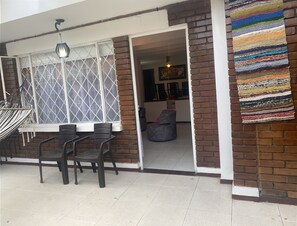 Exterior detail - ¡bienvenido a Nuestra Acogedora Casa Dorada! (Bogotá)