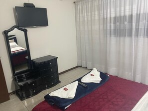 3 bedrooms, free WiFi, bed sheets, wheelchair access - ¡bienvenido a Nuestra Acogedora Casa Dorada! (Bogotá)