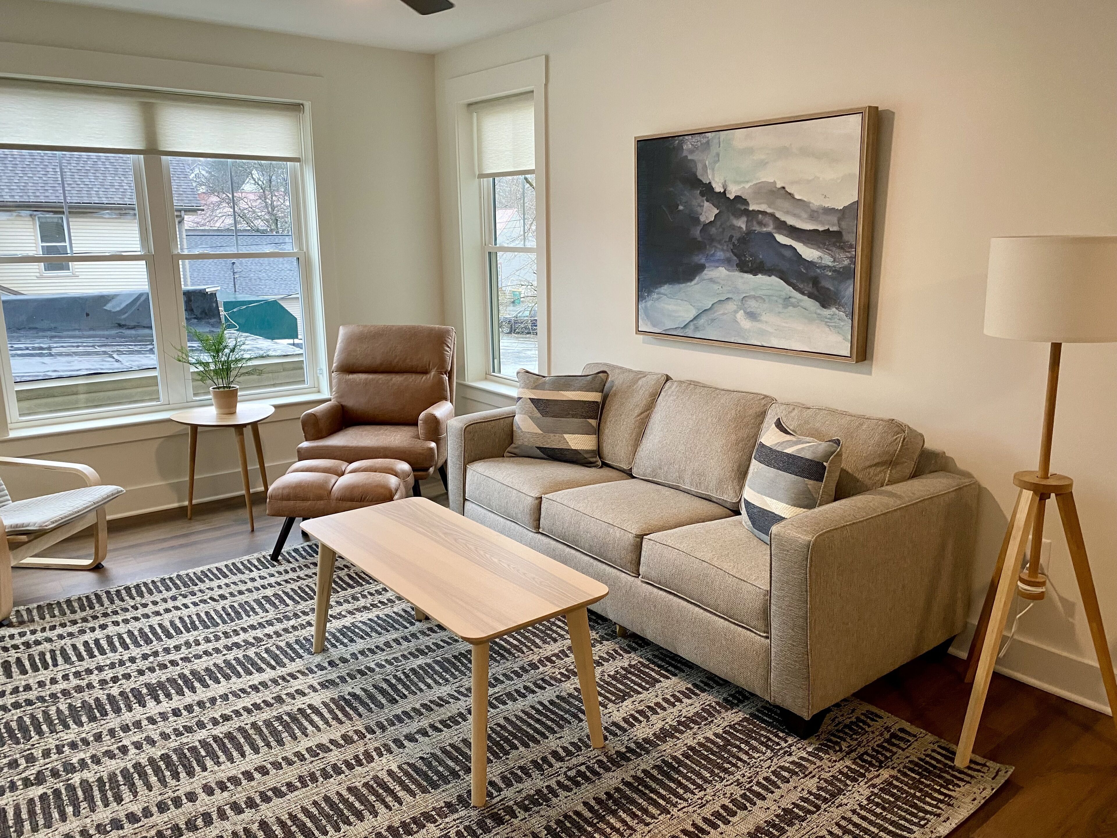 Interconnecting Deluxe Suites, AC, Wi-Fi in Downtown Dalton above Bailey's Cafe