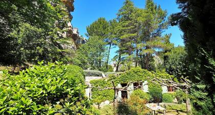 Awesome home in Les Baux De Provence