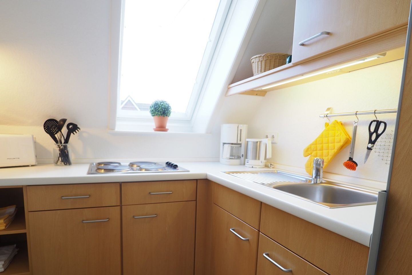 Fridge, stovetop, coffee/tea maker, electric kettle