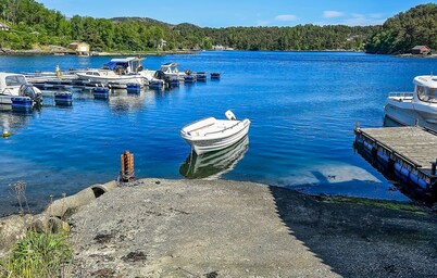 Cozy apartment in Sveio with kitchen