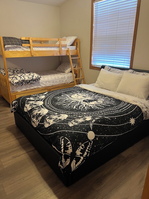 2 bedrooms, desk, iron/ironing board, free WiFi
